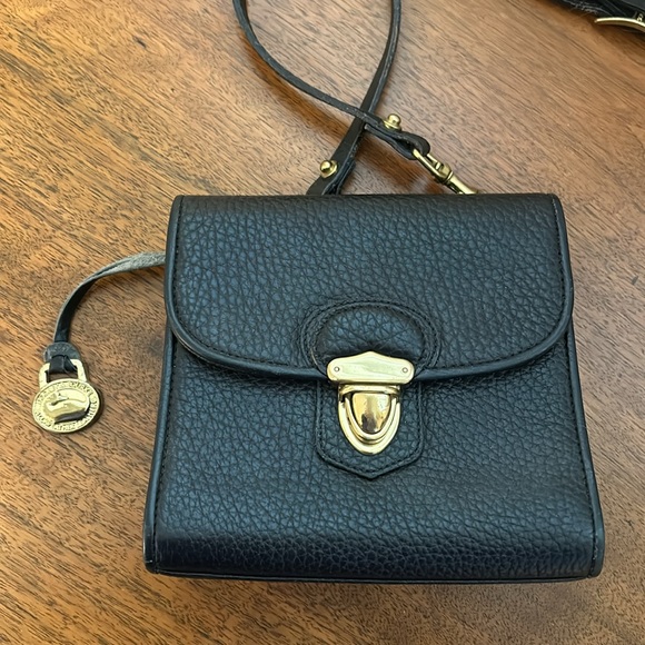 Dooney & Bourke Handbags - Dooney & Bourke Crossbody Front Closure Bag with Detatchable Strap